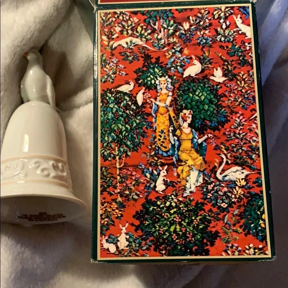 Avon Bell RareCollectible“The Tapestry Collection”